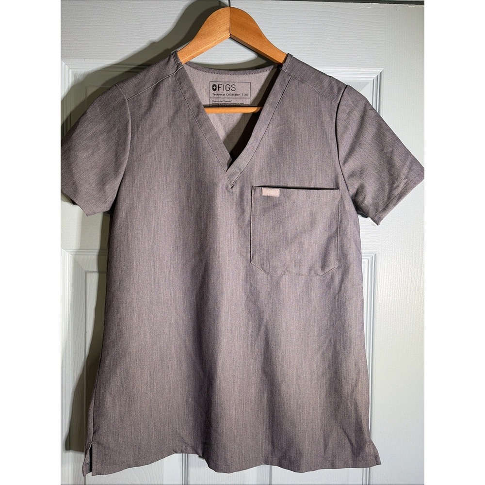 Figs Catarina One Pocket Scrub Top In Graphite Gray XS